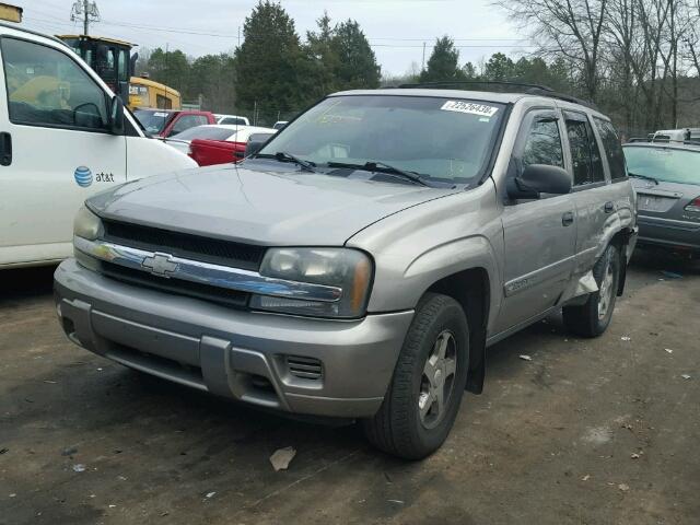 1GNDT13SX22362993 - 2002 CHEVROLET TRAILBLAZE TAN photo 2