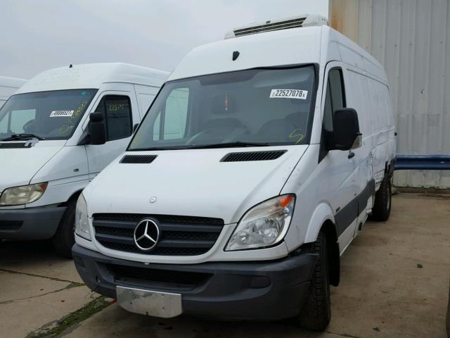 WD3PE8CCXD5780368 - 2013 MERCEDES-BENZ SPRINTER 2 WHITE photo 2