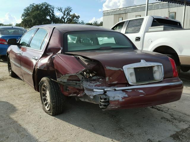 1LNHM82W6YY898975 - 2000 LINCOLN TOWN CAR S RED photo 3