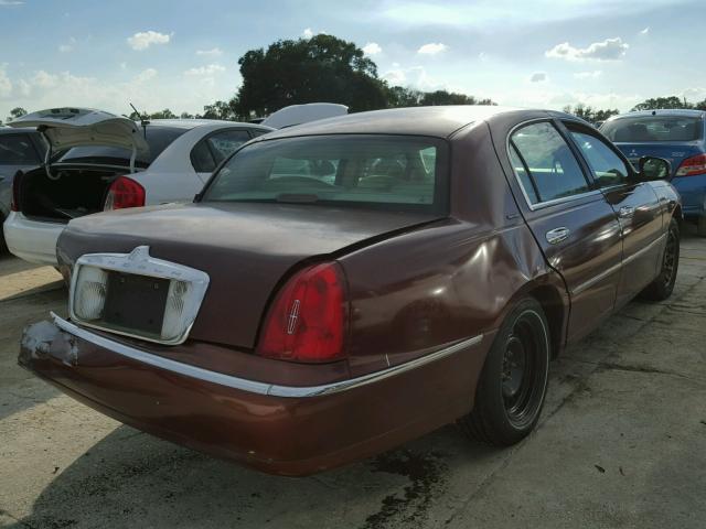 1LNHM82W6YY898975 - 2000 LINCOLN TOWN CAR S RED photo 4