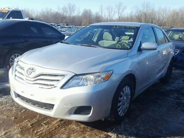 4T1BF3EK9BU177253 - 2011 TOYOTA CAMRY BASE SILVER photo 2