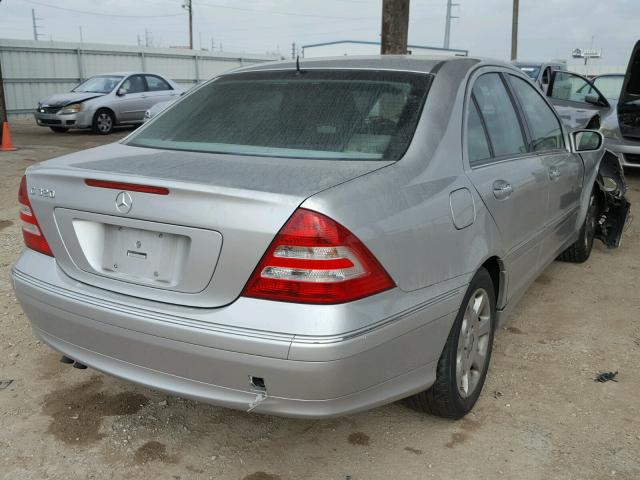 WDBRF64J35F588927 - 2005 MERCEDES-BENZ C 320 SILVER photo 4