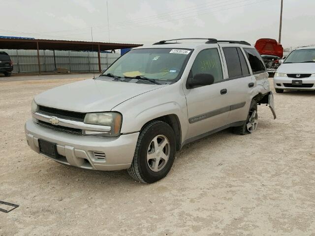 1GNDS13S242109673 - 2004 CHEVROLET TRAILBLAZE SILVER photo 2