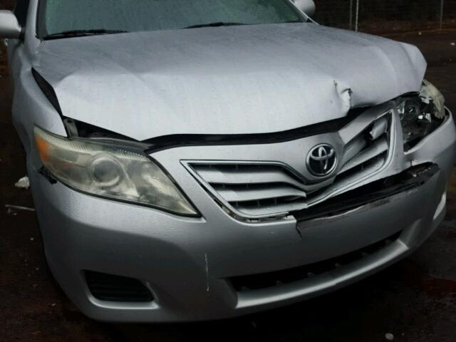 4T1BF3EK0BU118088 - 2011 TOYOTA CAMRY BASE SILVER photo 9