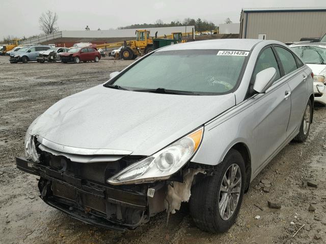 5NPEB4AC1DH798629 - 2013 HYUNDAI SONATA GLS SILVER photo 2