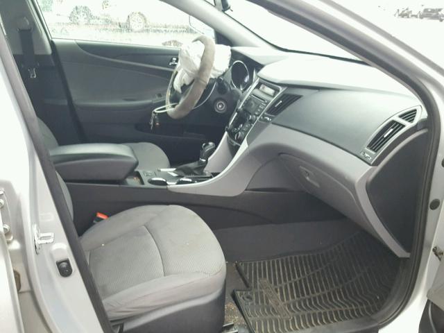 5NPEB4AC1DH798629 - 2013 HYUNDAI SONATA GLS SILVER photo 5