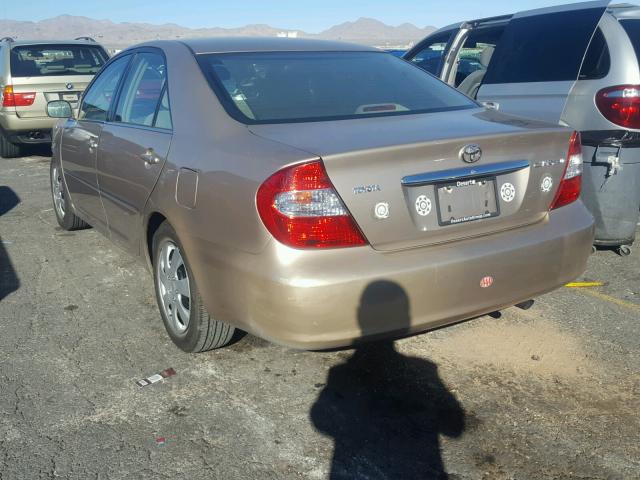 4T1BE32K62U610583 - 2002 TOYOTA CAMRY LE GOLD photo 3