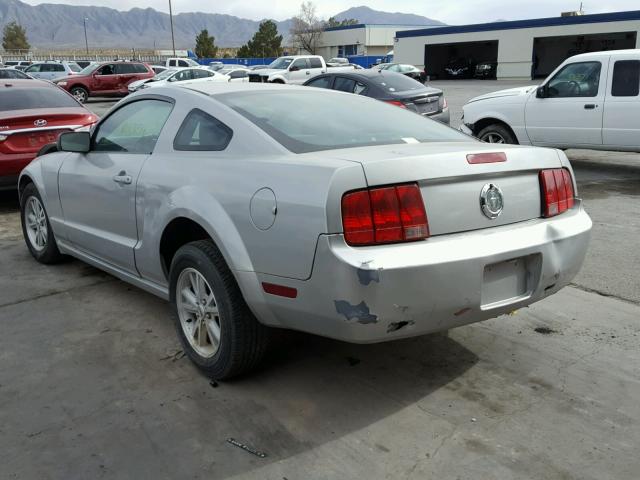 1ZVFT80N665182839 - 2006 FORD MUSTANG SILVER photo 3