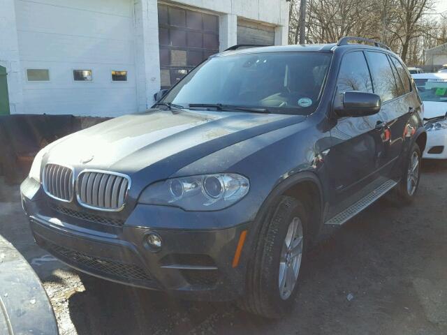 5UXZW0C50BL661038 - 2011 BMW X5 XDRIVE3 GRAY photo 2