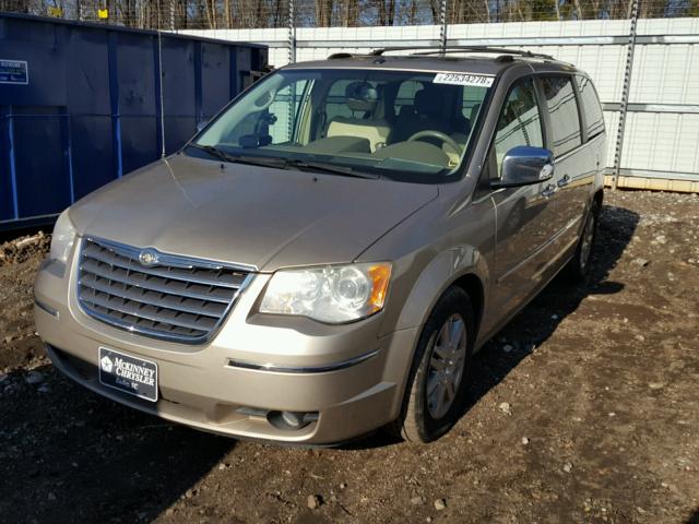 2A8HR64X68R736180 - 2008 CHRYSLER TOWN & COU GOLD photo 2