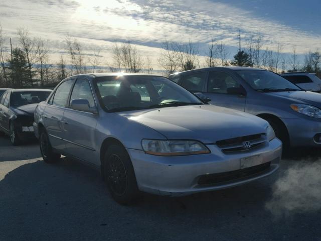 1HGCG5645YA136681 - 2000 HONDA ACCORD LX SILVER photo 1