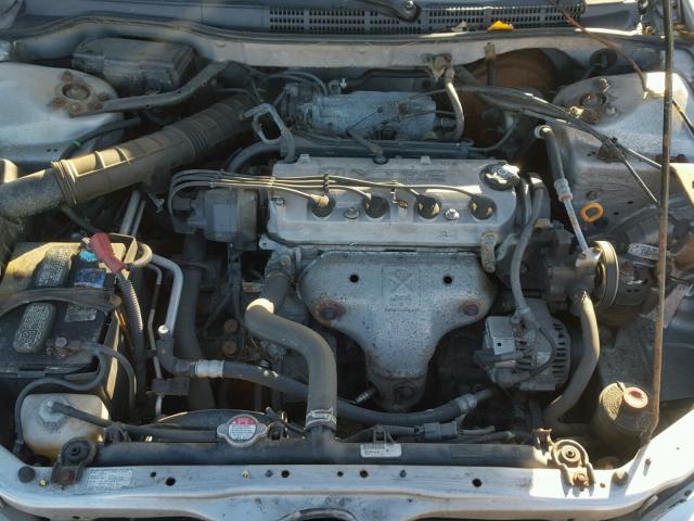 1HGCG5645YA136681 - 2000 HONDA ACCORD LX SILVER photo 7