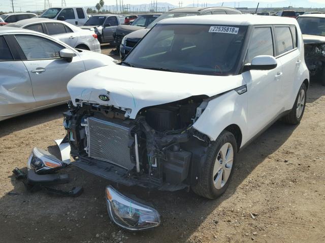 KNDJN2A21G7375804 - 2016 KIA SOUL WHITE photo 2