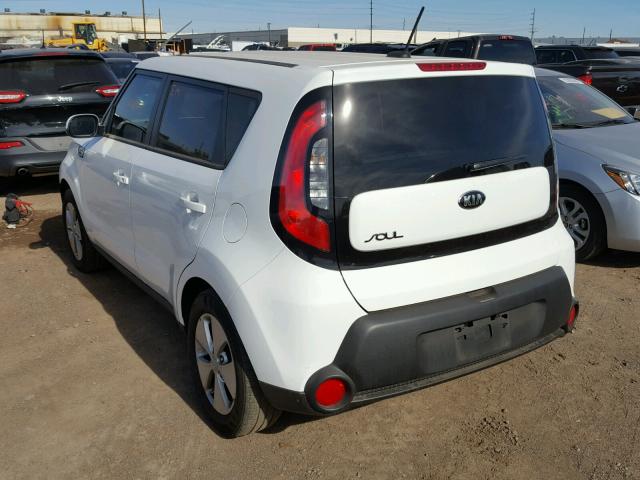 KNDJN2A21G7375804 - 2016 KIA SOUL WHITE photo 3