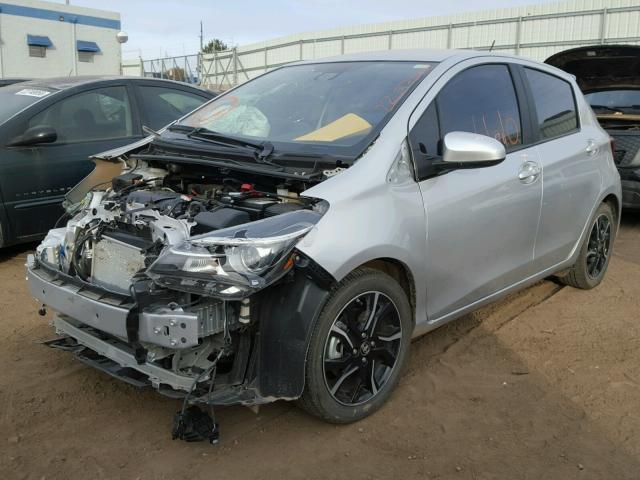 VNKKTUD33HA072299 - 2017 TOYOTA YARIS L SILVER photo 2