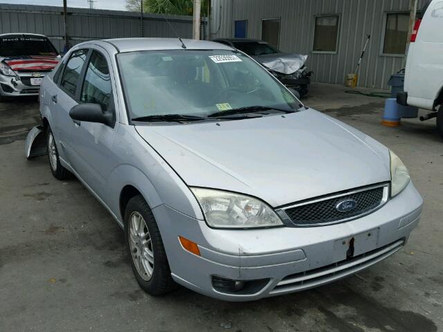 1FAHP34N96W185179 - 2006 FORD FOCUS ZX4 SILVER photo 1