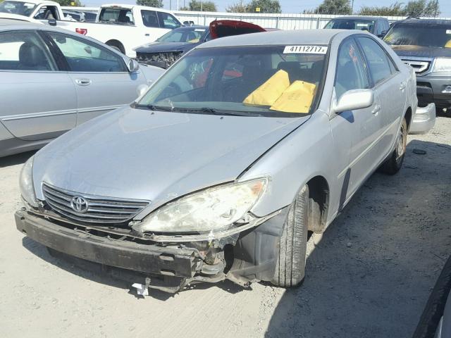 4T1BE30K45U103415 - 2005 TOYOTA CAMRY LE SILVER photo 2