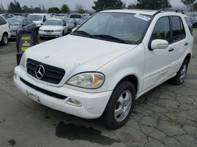 4JGAB54E63A373779 - 2003 MERCEDES-BENZ ML 320 WHITE photo 2