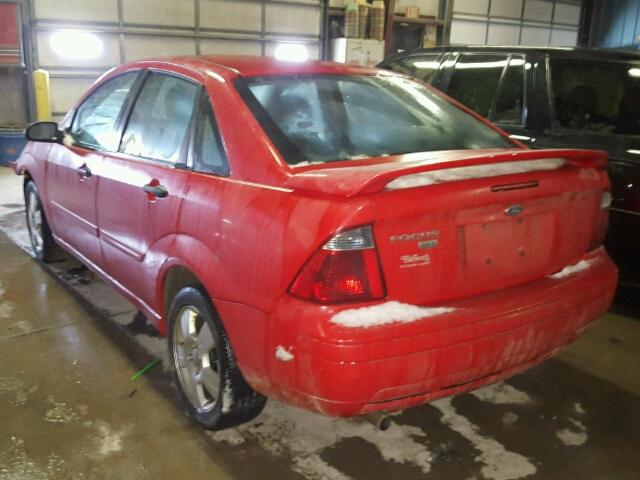 1FAHP34N27W117579 - 2007 FORD FOCUS ZX4 RED photo 3