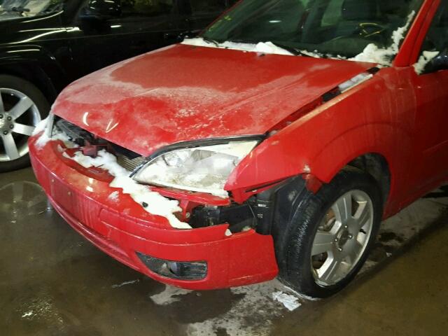 1FAHP34N27W117579 - 2007 FORD FOCUS ZX4 RED photo 9