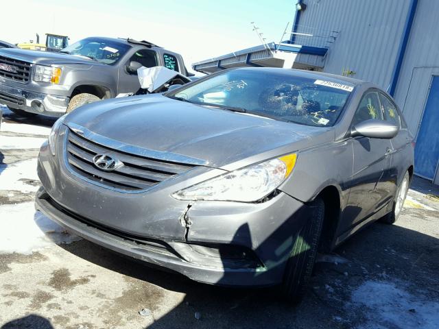 5NPEB4AC4EH907957 - 2014 HYUNDAI SONATA GLS GRAY photo 2