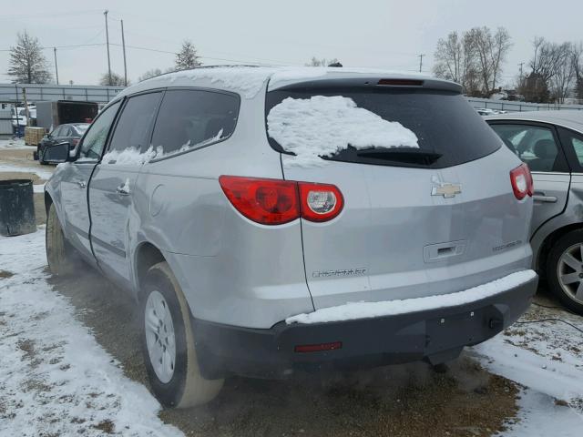 1GNKRFED6BJ383332 - 2011 CHEVROLET TRAVERSE L SILVER photo 3