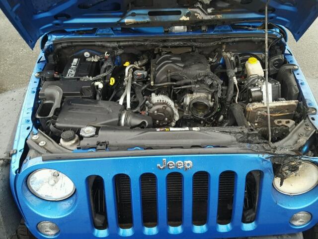 1C4BJWFG7FL602172 - 2015 JEEP WRANGLER U BLUE photo 7