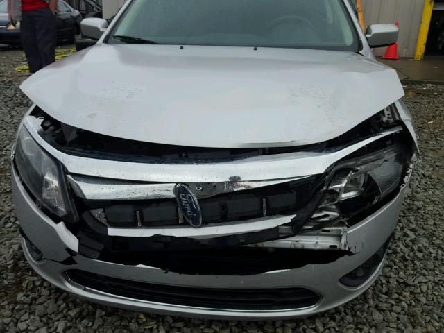 3FAHP0HAXAR140964 - 2010 FORD FUSION SE SILVER photo 9