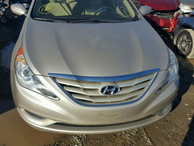 5NPEB4AC6BH279265 - 2011 HYUNDAI SONATA GLS GOLD photo 9