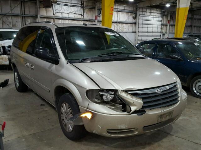 2C4GP44R05R450352 - 2005 CHRYSLER TOWN & COU GOLD photo 1