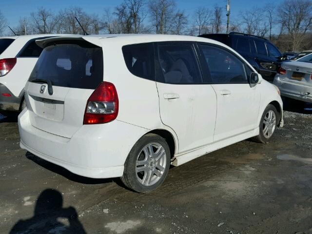 JHMGD38607S017603 - 2007 HONDA FIT S WHITE photo 4