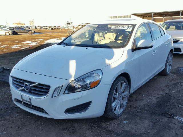 YV1902FH7B2013295 - 2011 VOLVO S60 T6 WHITE photo 2