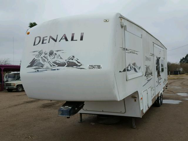 47CFD1T295P611000 - 2005 DUTC DENALI WHITE photo 2