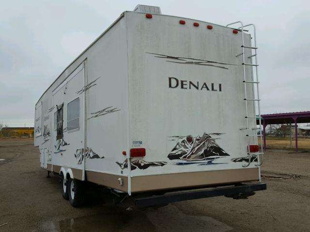 47CFD1T295P611000 - 2005 DUTC DENALI WHITE photo 3