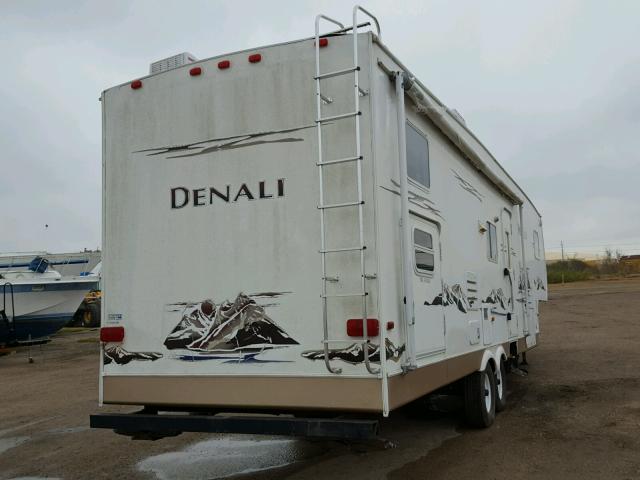 47CFD1T295P611000 - 2005 DUTC DENALI WHITE photo 4