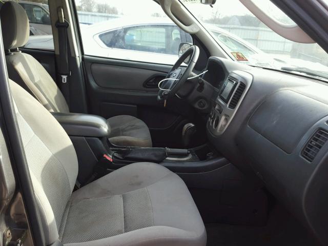 1FMYU93106KD24414 - 2006 FORD ESCAPE XLT GRAY photo 5