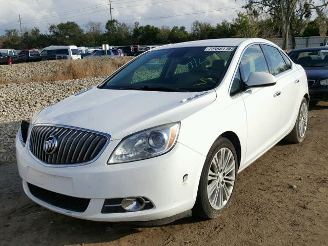 1G4PP5SK8D4256418 - 2013 BUICK VERANO WHITE photo 2