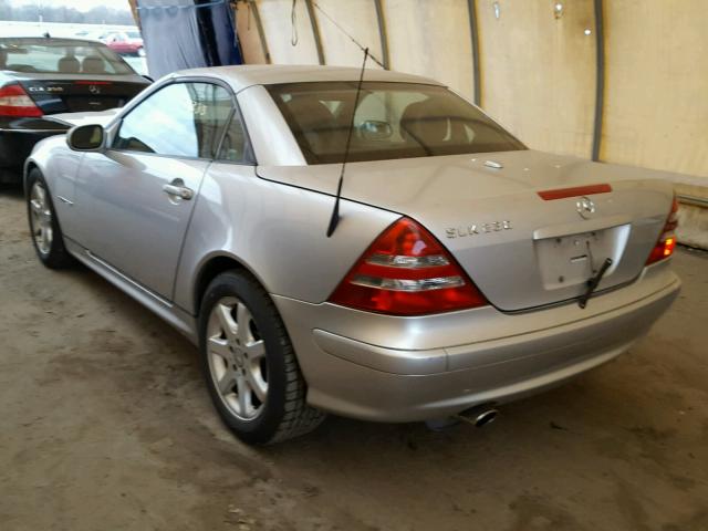 WDBKK49F01F218552 - 2001 MERCEDES-BENZ SLK 230 KO SILVER photo 3