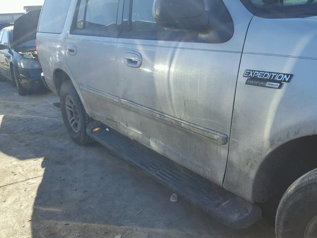 1FMRU15W52LA61548 - 2002 FORD EXPEDITION SILVER photo 9