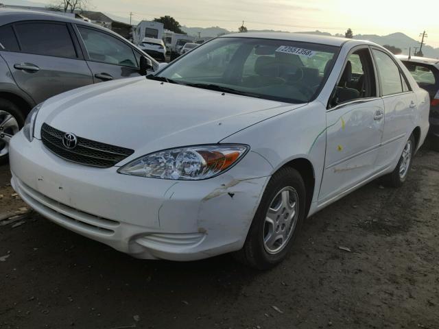 4T1BF32KX2U016561 - 2002 TOYOTA CAMRY LE WHITE photo 2