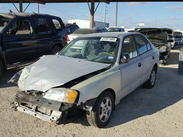 KMHCG45C22U371588 - 2002 HYUNDAI ACCENT GL SILVER photo 2