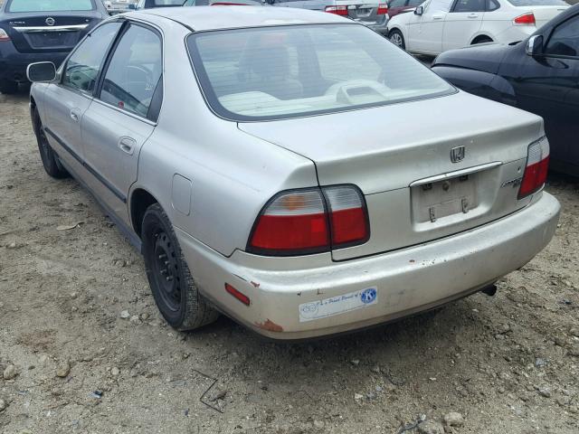 1HGCD5632TA037051 - 1996 HONDA ACCORD LX SILVER photo 3