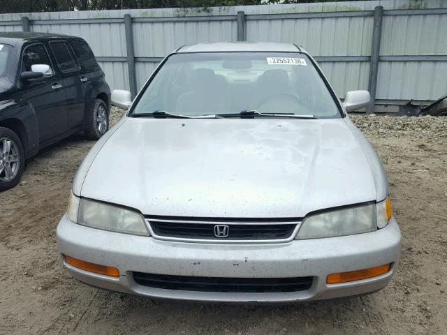 1HGCD5632TA037051 - 1996 HONDA ACCORD LX SILVER photo 9