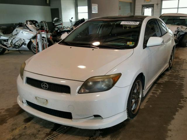 JTKDE177770205796 - 2007 TOYOTA SCION TC WHITE photo 2