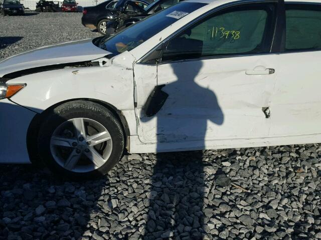 4T1BF1FK4EU385631 - 2014 TOYOTA CAMRY WHITE photo 10