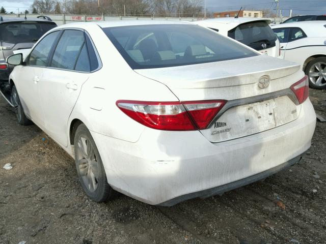 4T1BF1FK0GU209551 - 2016 TOYOTA CAMRY LE WHITE photo 3