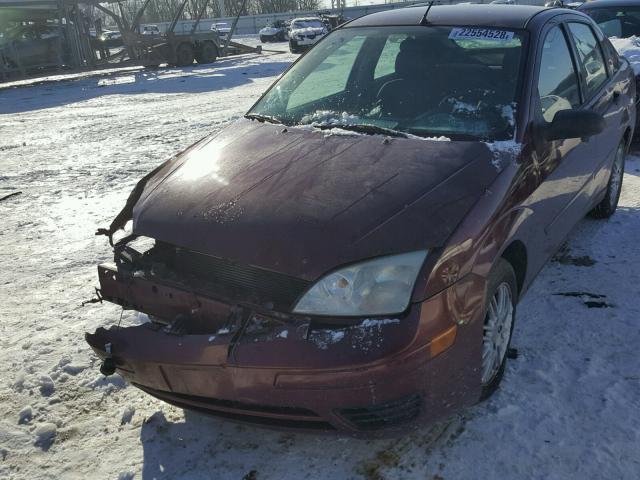 1FAFP34N16W169744 - 2006 FORD FOCUS ZX4 BURGUNDY photo 2