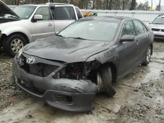 4T1BF3EKXAU556356 - 2010 TOYOTA CAMRY BASE GRAY photo 2