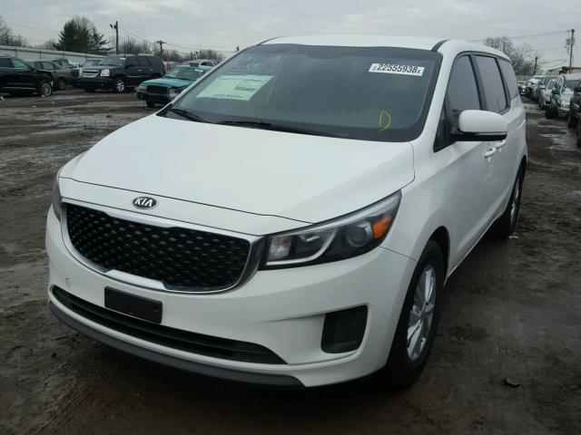 KNDMA5C13H6263270 - 2017 KIA SEDONA L WHITE photo 2