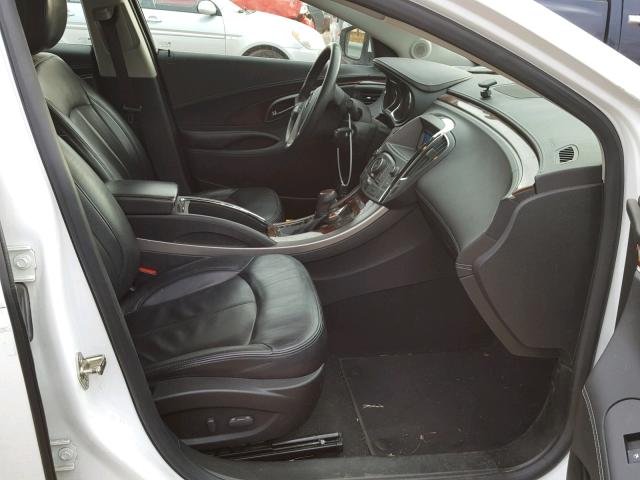 1G4GC5EGXAF203481 - 2010 BUICK LACROSSE C WHITE photo 5